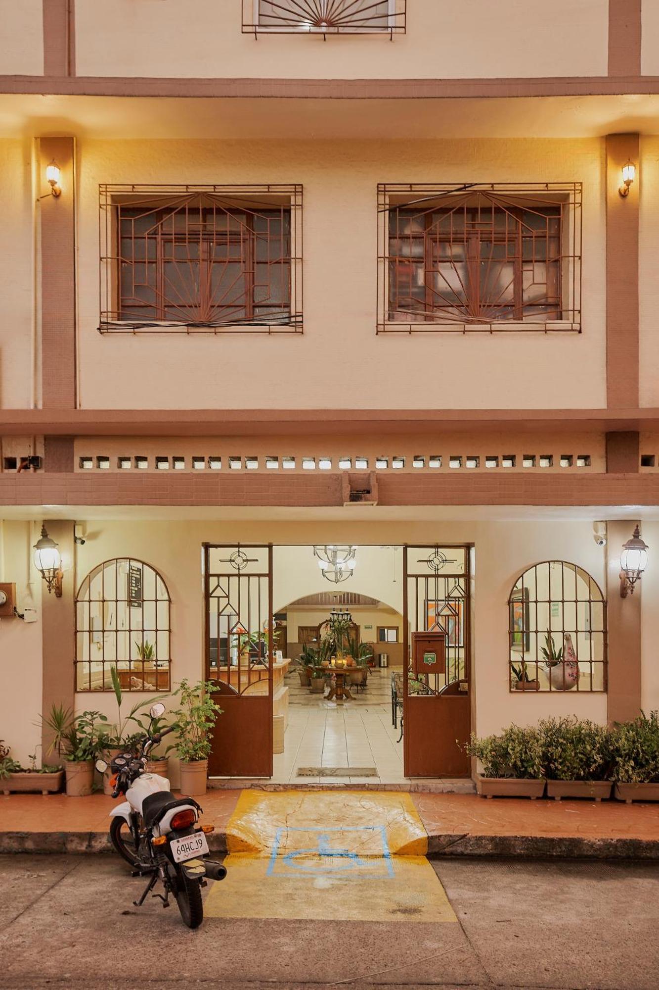 Hotel Cervantino Tapachula Exterior foto